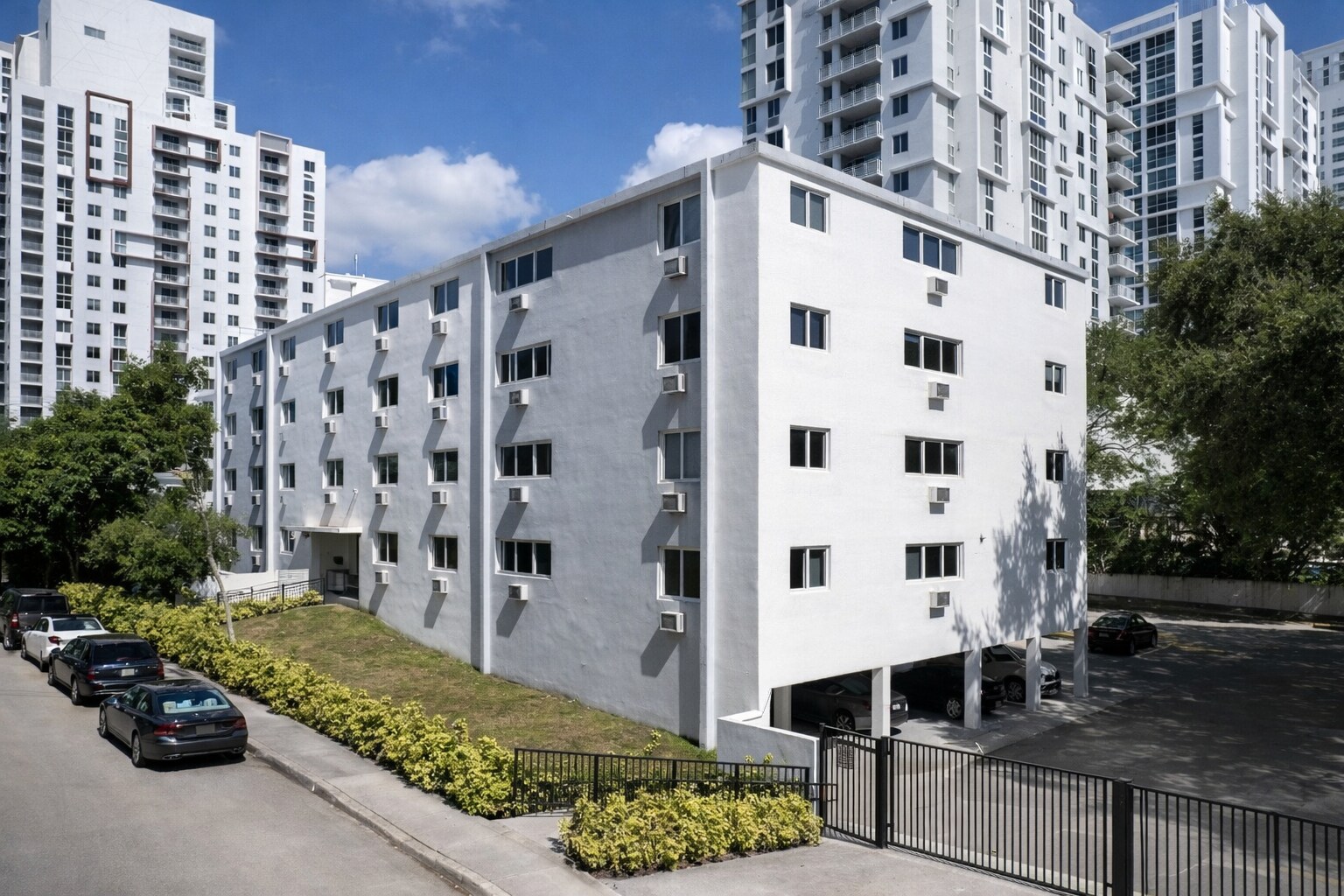 Building Photo - 132 SW 9th St