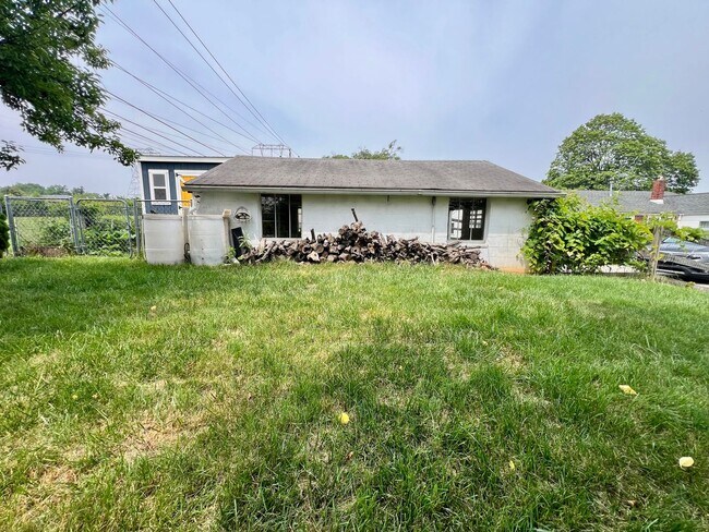 Building Photo - Stunning Single Family Home in King of Pru...
