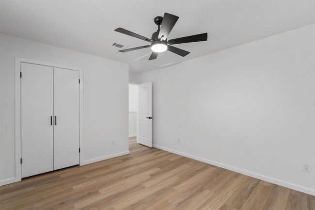 Building Photo - 9730 Anderson Village Dr