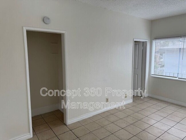 Building Photo - 758 Cerritos Ave