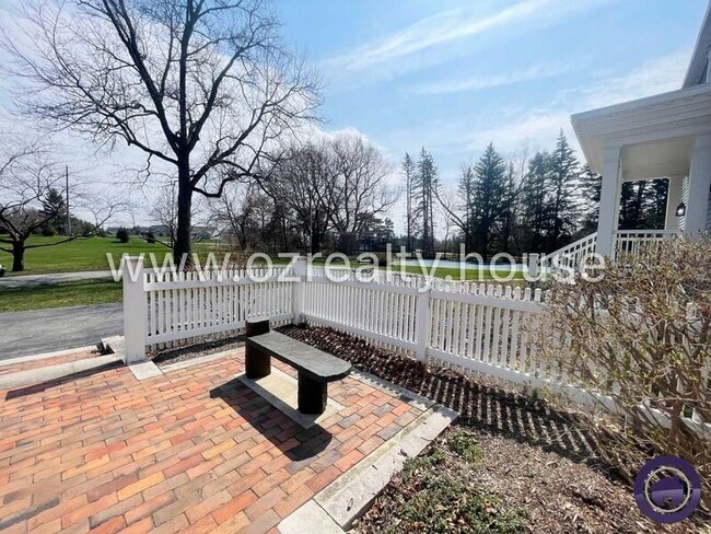 Building Photo - 25101 W River Rd