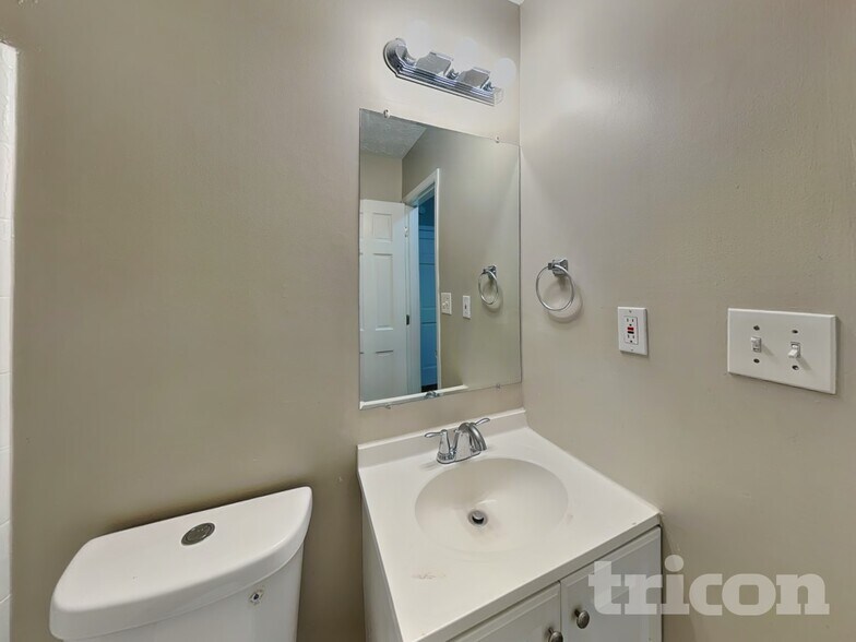 Building Photo - 1897 Falls Cove