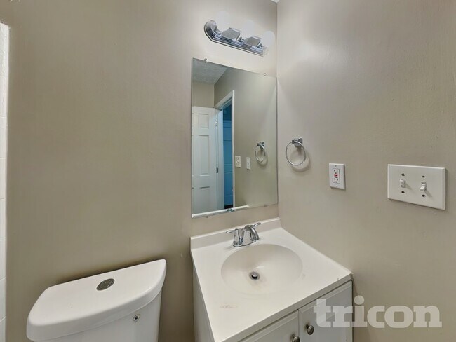 Building Photo - 1897 Falls Cove