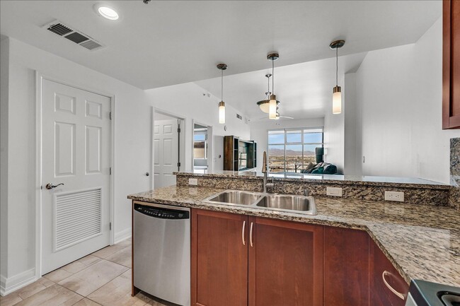 Building Photo - Luxury High-Rise Condo on Downtown Fremont...