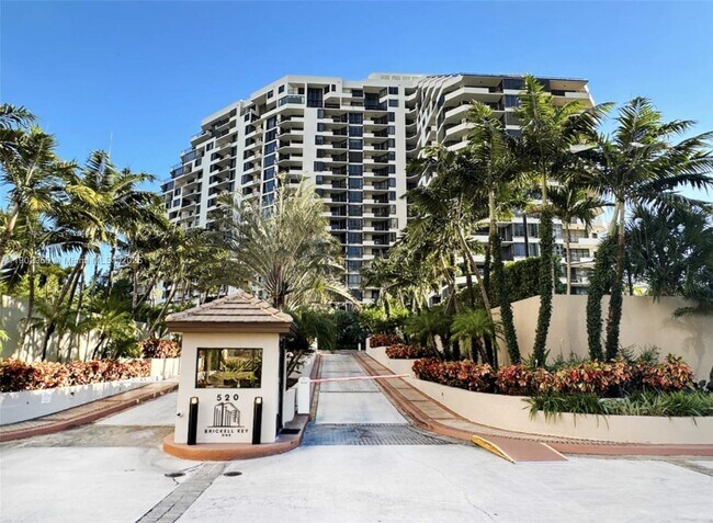 Building Photo - 520 Brickell Key Dr