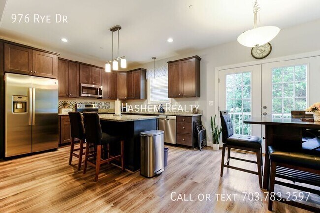 Building Photo - 976 Rye Dr