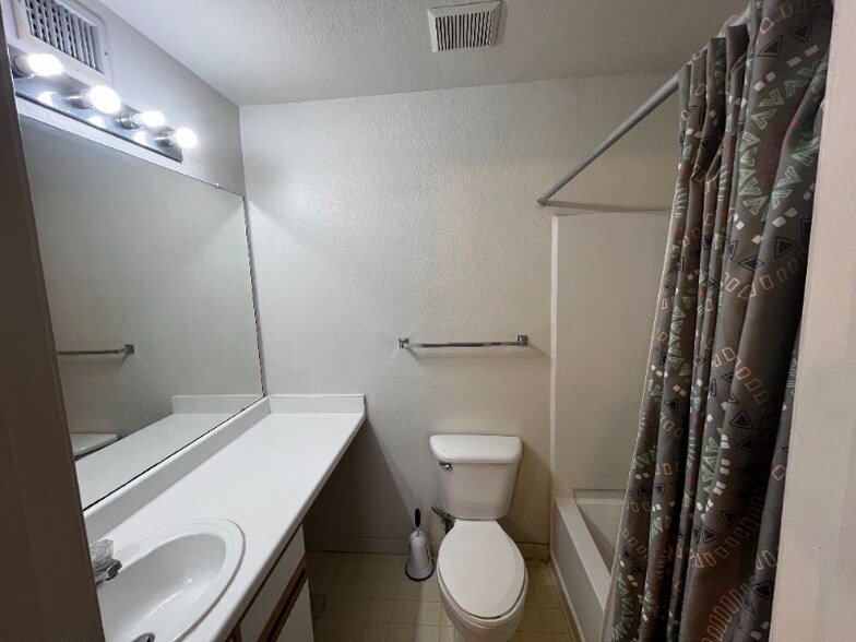 Building Photo - 521 Southwest Pkwy