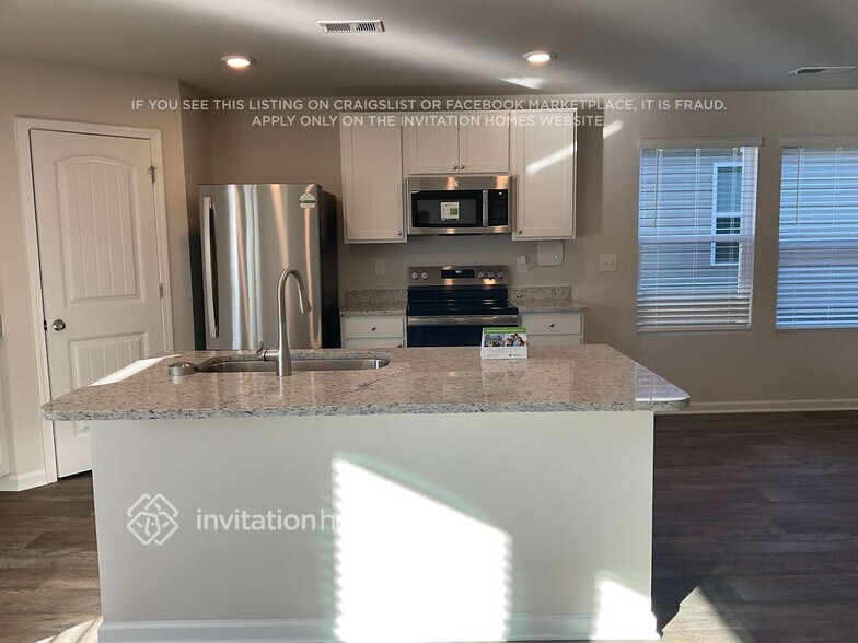 Building Photo - 209 White Flds Ave