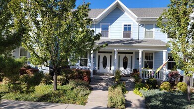 Building Photo - 4274 Lake Bridge Dr