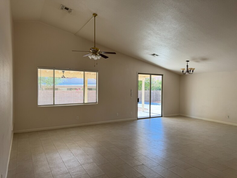 Building Photo - 8628 Esselmont Dr E
