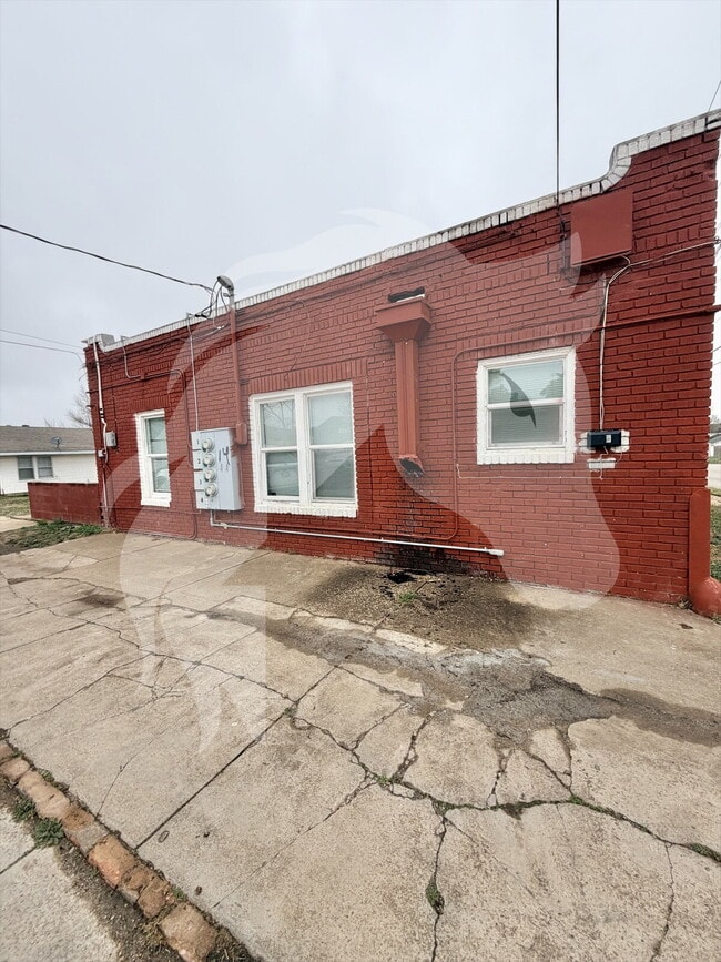 Building Photo - 820 S 6th St