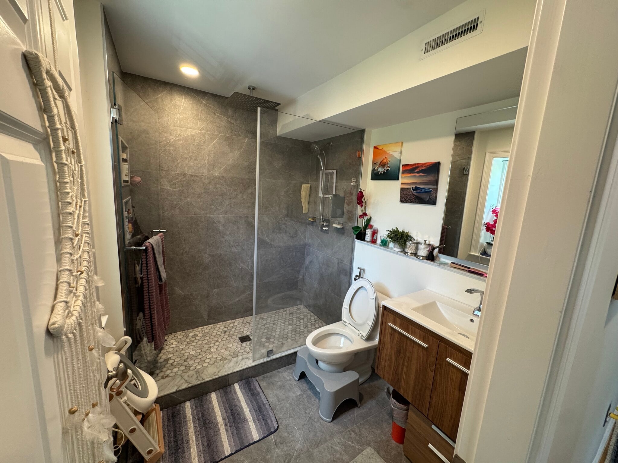 Bathroom 2 - 190 Sydney St