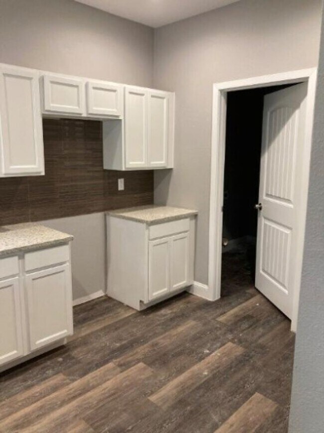 Primary Photo - 4106 Park St