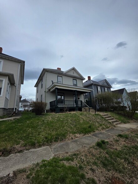 Building Photo - 364 S 10th St