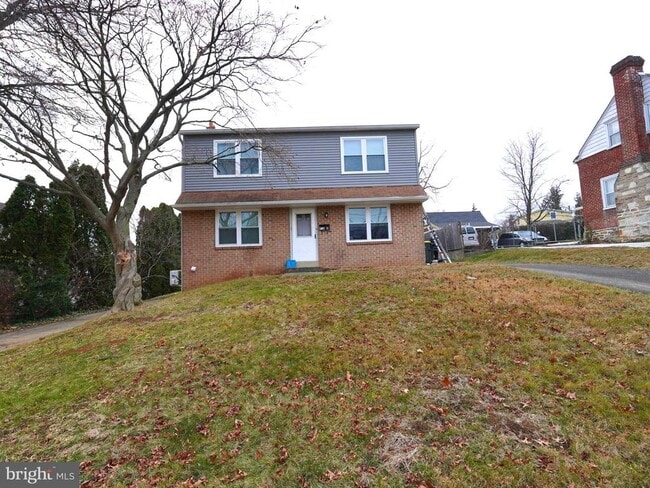 Building Photo - 710 N York Rd