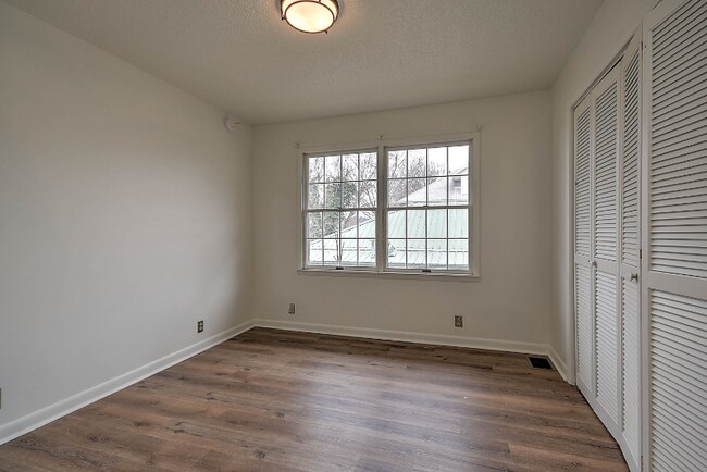 Building Photo - 424 W Maple St