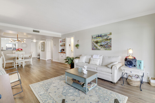 Building Photo - 155 Yacht Club Dr
