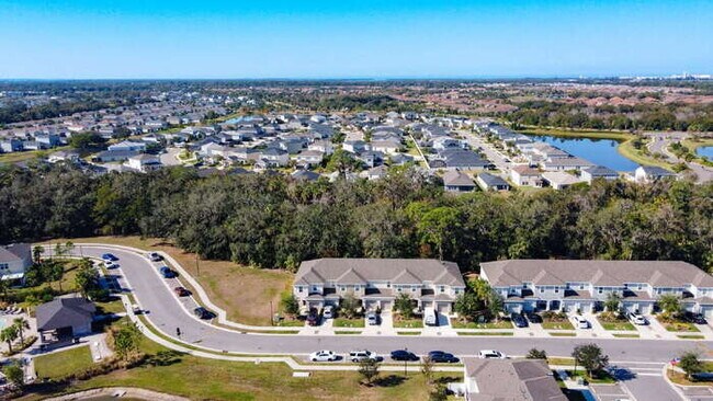 Building Photo - 10525 Oakside Dr