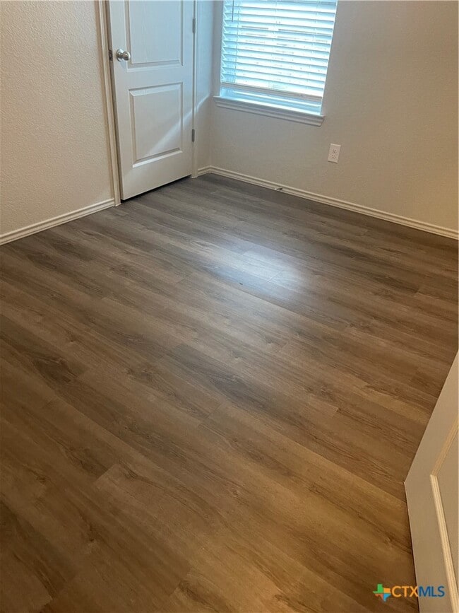 Building Photo - 547 Lost Trl