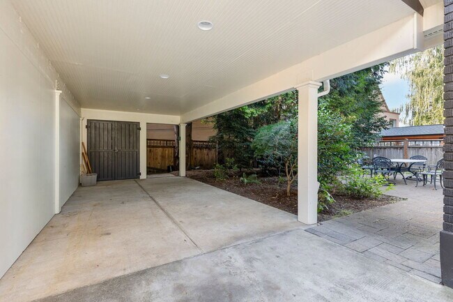 Building Photo - 2715 NE 35th Ave