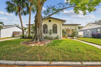 Building Photo - 3120 S Julia Cir