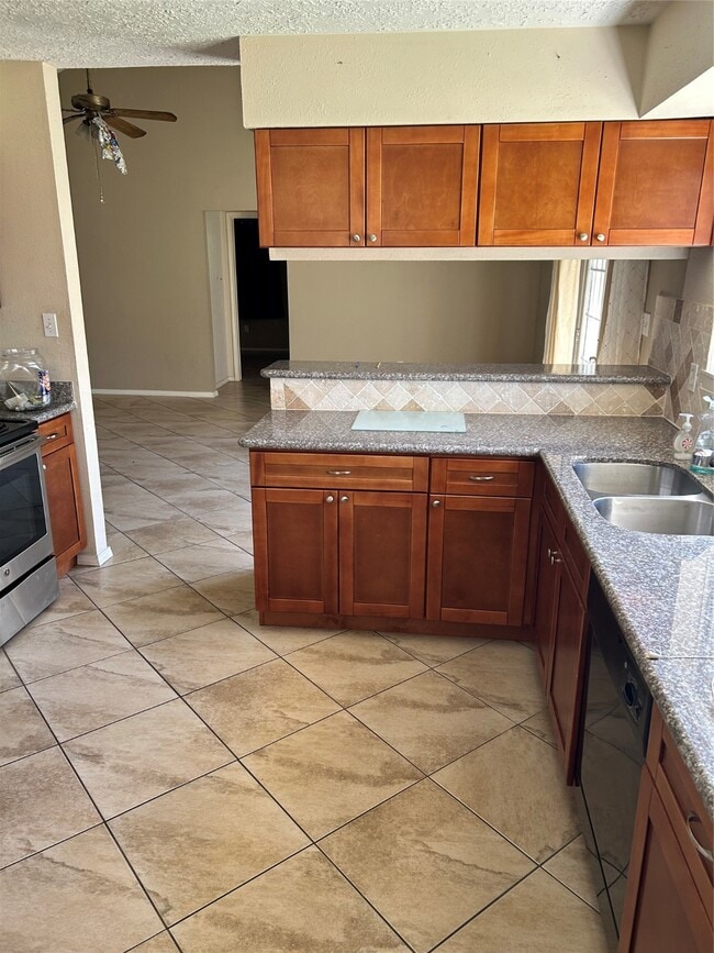 Building Photo - 23119 Tree Bright Ln