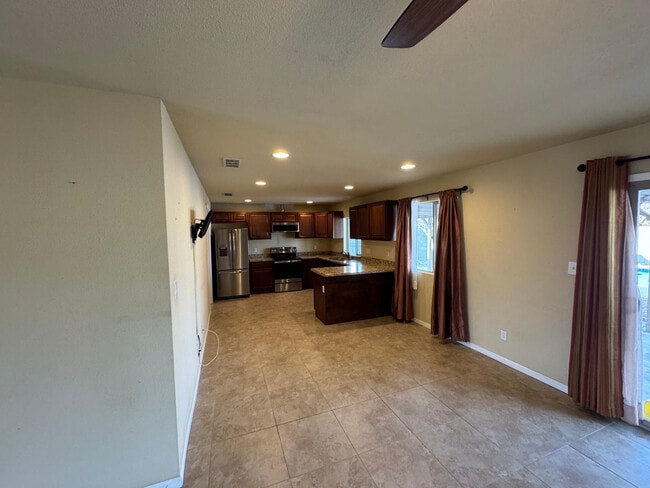 Building Photo - 2058 E Fremont Dr