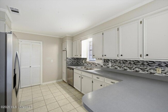 Building Photo - 131 Cypress Dr