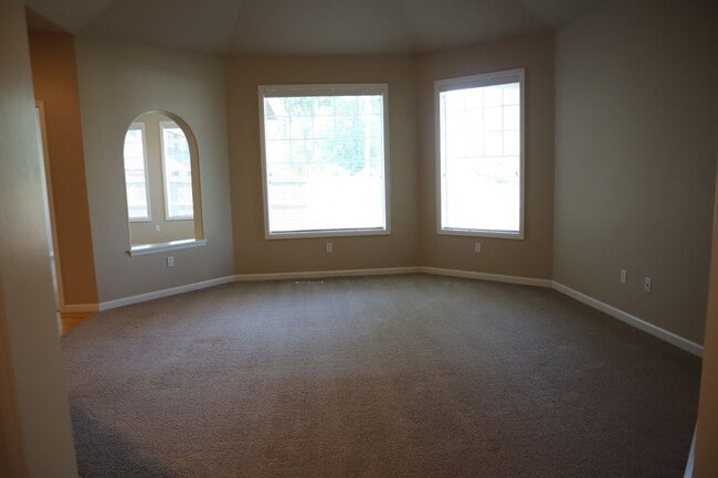 Building Photo - 902 NW 96th Cir