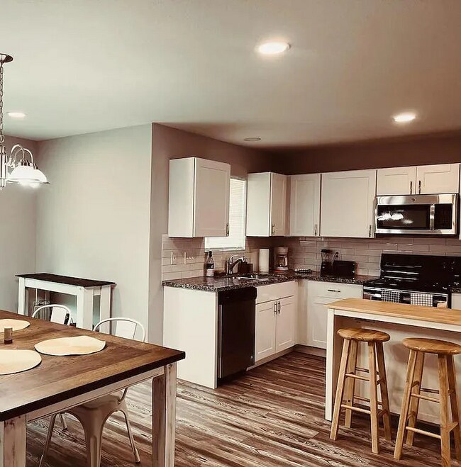 Building Photo - 5275 Berard Cir