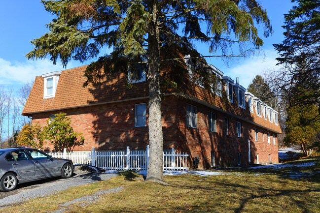 Building Photo - 426 Winthrop Dr