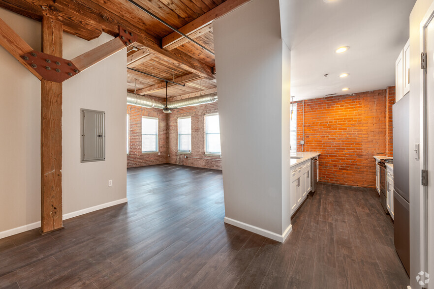 2BR, 2BA - 1110SF - Hingetown Lofts