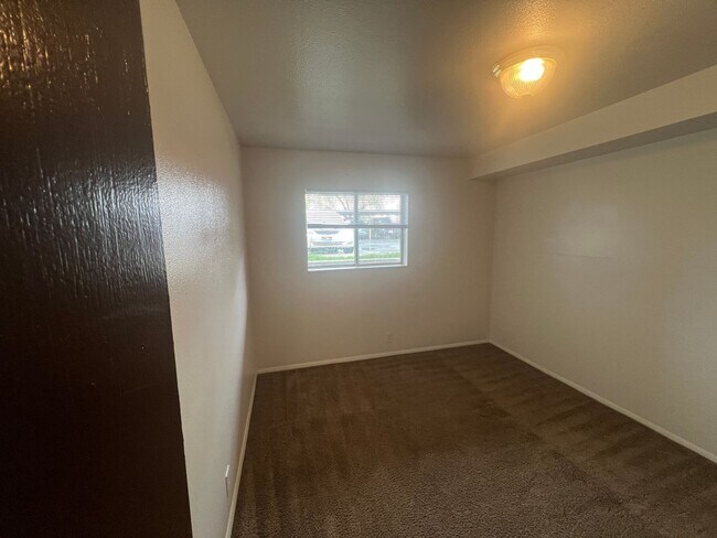 Building Photo - Spacious 2 bed/2 bath in Millcreek-**Move in Special-1/2 off first month**