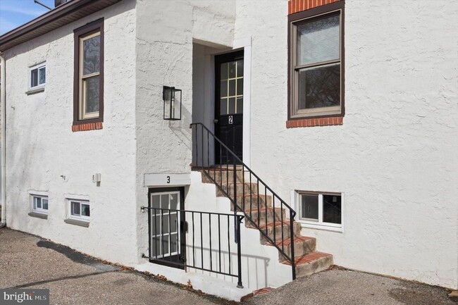 Building Photo - 734 Sunnyside Ave