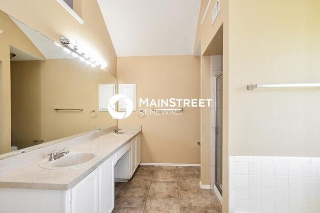 Building Photo - 3 Bedroom Pet-Friendly Home in Mesquite, TX with Main Street Renewal