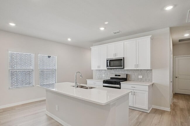 Building Photo - 6001 Belchamp Dr