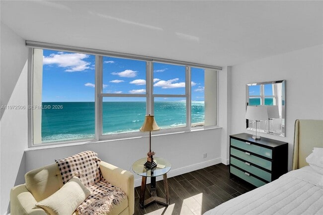 Building Photo - 3140 S Ocean Dr