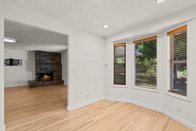 Building Photo - Home Sweet Home in Exclusive Warm Springs Mesa