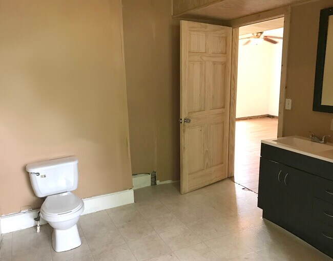 Building Photo - 1374 E Canal St