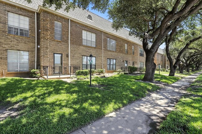 Building Photo - 4438 Harlanwood Dr