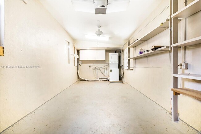 Building Photo - 950 S Shore Dr