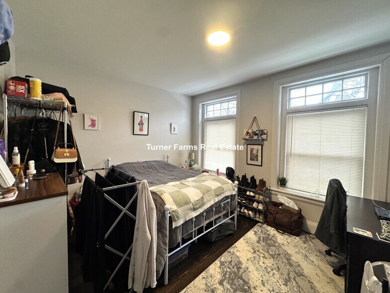 Building Photo - 7 Strathmore Rd