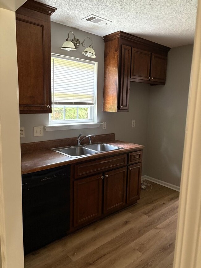 Building Photo - 1404 Georgia Ave SE