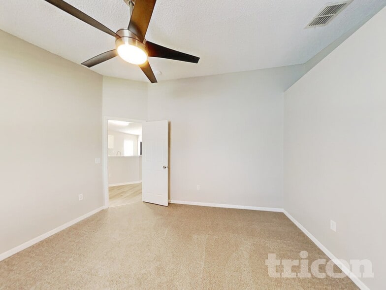 Building Photo - 7403 High Bluff Rd N