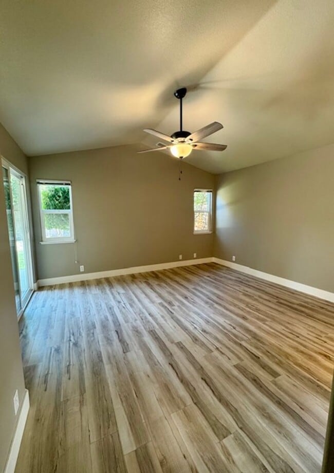 Building Photo - Beautiful 5 bedroom home ready for move in!