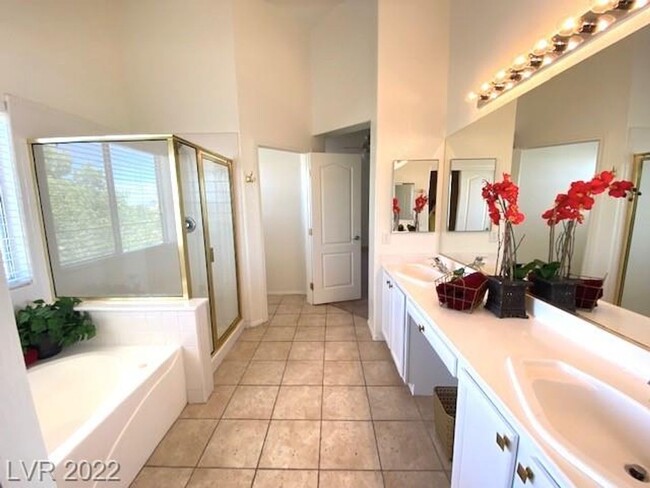 Building Photo - Available March 1, 2025. Gorgeous SW Las V...