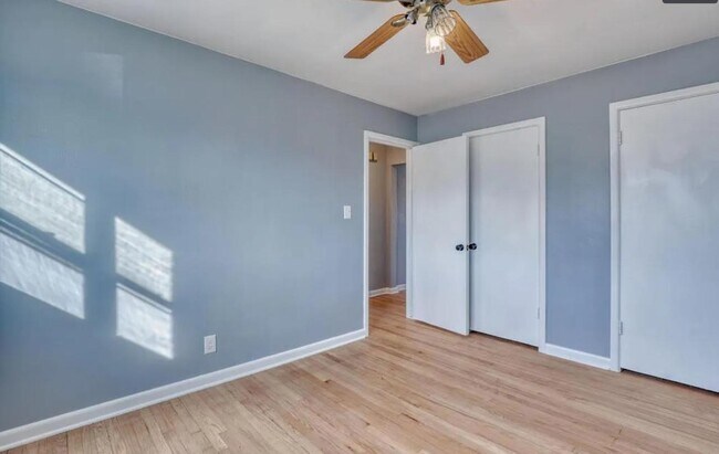 Building Photo - 7233 W Lakefield Dr
