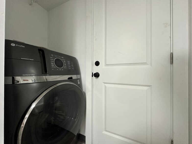 Building Photo - 1626 N Fairfield Ave