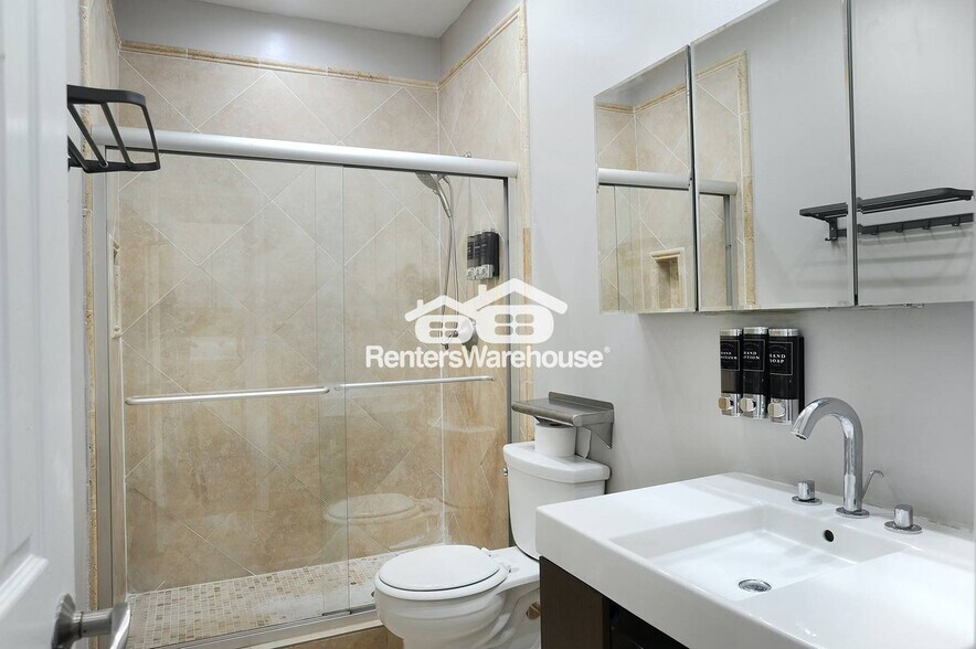 Building Photo - 1704 Belle Isle Cir NE