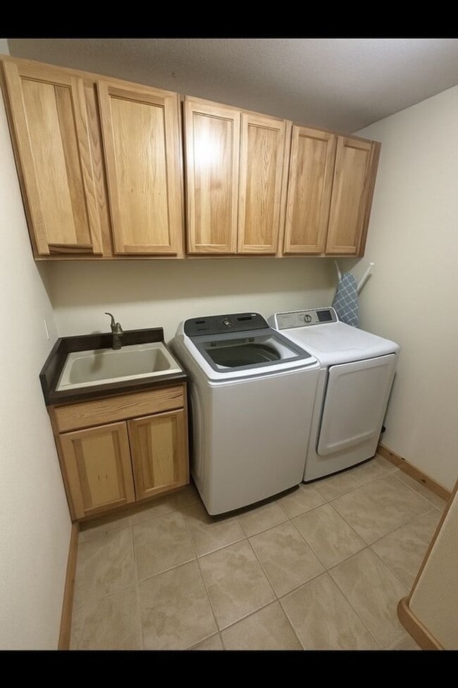 Building Photo - Beautiful West Kalispell Home